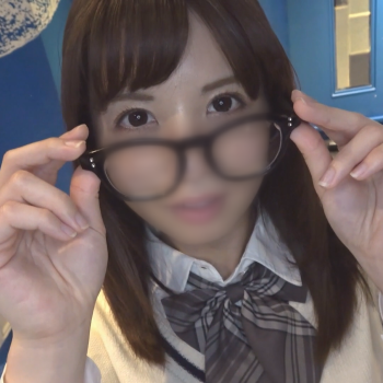 メガネの真面目そうな芋女→実は美少女でした！眼鏡アリナシどちらでもハメ撮りして背徳感をフルで味わえた120点のハメ撮りセックス