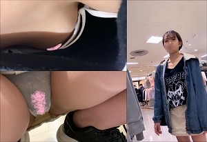 【店員乳首マンチラ】大当たりー！！！綺麗な乳首だけでなく透け透けパンティから股間がチラチラしちゃう可愛いアルバイト店員さん！！！
