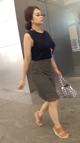 プラチナ級スタイルの美人キャリアウーマン