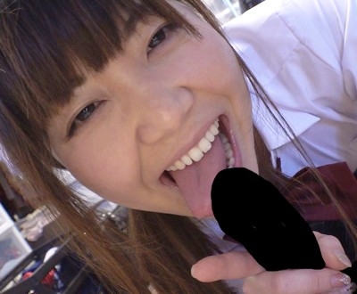 笑顔が超絶カワイイ女の子の初オナニーとフェラ動画