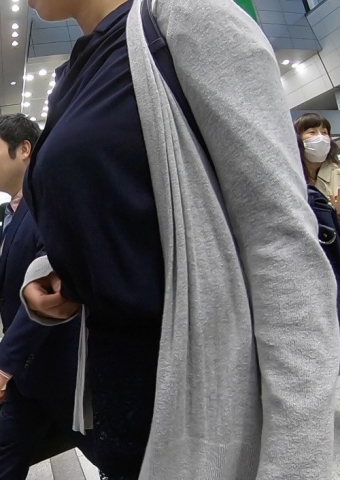 ダイナマイトボディなOLさん