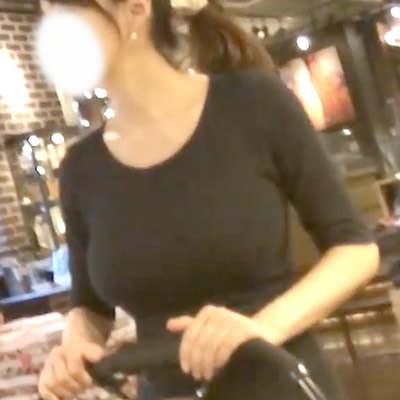 プレミア！母乳たっぷりユサユサの着衣巨乳ママが登場！