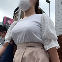 【プレミアムクラス】小柄で目がくりっくり！巨乳もぱない、着衣巨乳様！