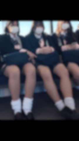 素人 076 制服女子高生 視姦 美系細身ギャルのもちもち生足
