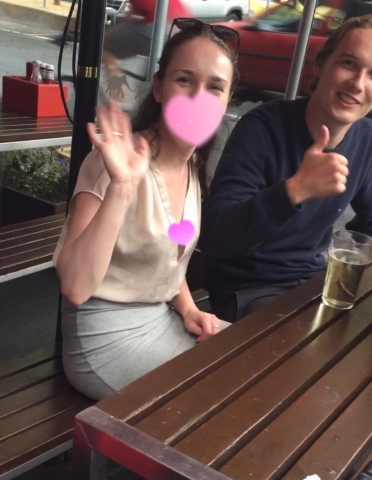 【美乳】イギリスで白人の美人お姉さんのおっぱいを盗撮！白ブラジャー 顔出しあり！