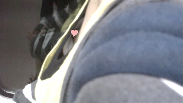 OLさんの胸チラ 2