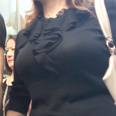 着衣巨乳熟女様！まさかのロケット形！