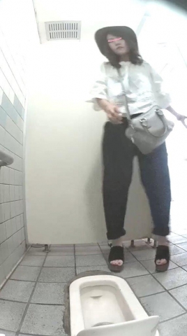 海の和式トイレを前から撮ってみた１１うんこ厳選姉さん多め