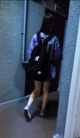 成長著しいJ○の妹の美脚をこっそり盗撮（脚フェチ、膝裏フェチ、太もも、）
