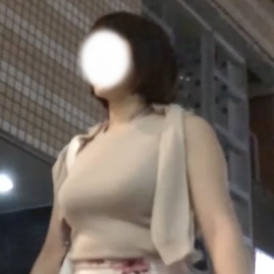 めっちゃそそる着衣巨乳様に密着取材！