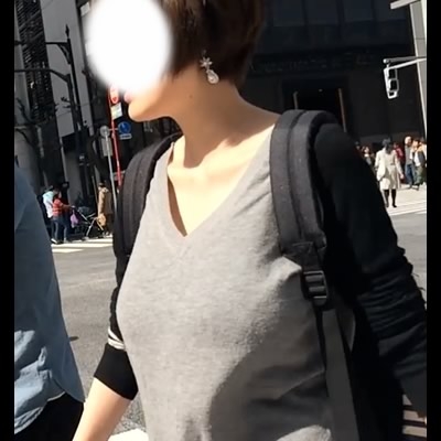 おっ！肥大化した着衣母乳ママを発見！