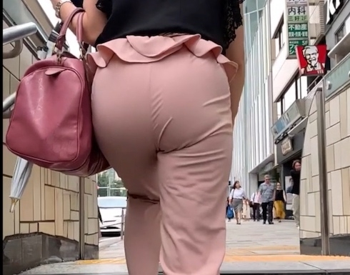 【2名・続編お祝い事へ着ていく着衣尻のフェロモン】