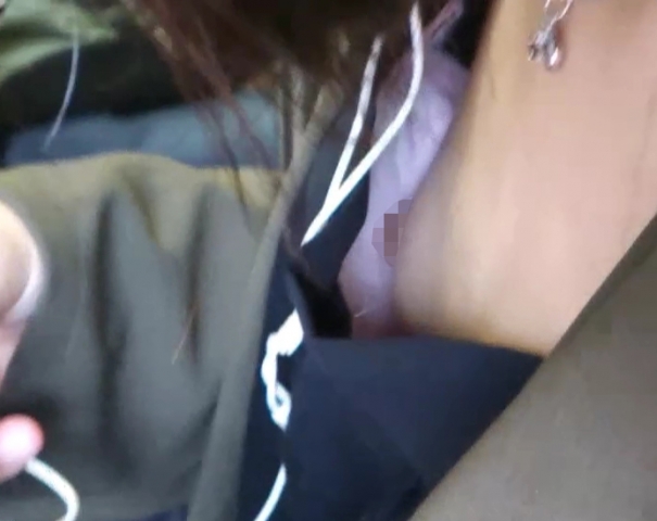 旧作【胸チラ】浮きブラお乳　美乳で小粒の乳首③パート４～パート6【浮きブラ】