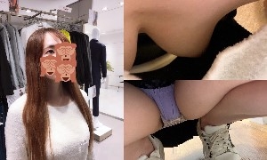 【店員おっぱいパンチラ】超レアハプニング！！エッチなトラブルで、乳首モロ出しになる店員！！