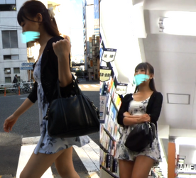 バレました。。。おしゃれなミニスカお姉さん花柄ピンクパンツ映像！！