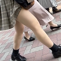 【通スピ＆スロー】ヤング様ハプニング？！カバンが引っ掛かって生足が！
