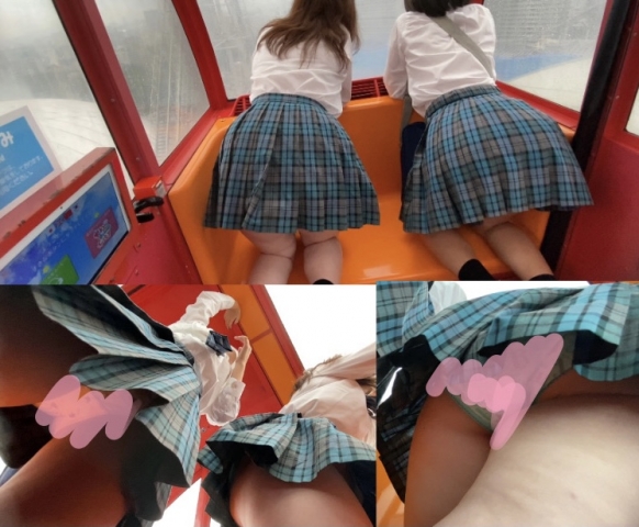 観覧車ではしゃぐ青チェ2人組