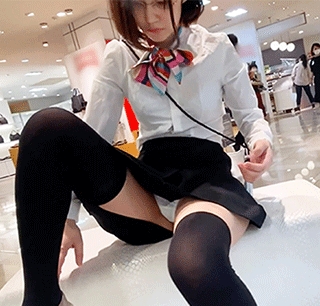 【靴試着】美人OLの開脚靴試着をローアングルからこっそり隠し撮り
