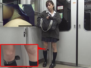 JK逆さ自撮り・靴カメラを自分に仕込んでパンチラを販売する少女に密着