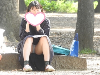 新作です！！（ＦＨＤ）会話に夢中になり、パンティーが見えている可愛い女のコを撮影しました！！番外編４９－２