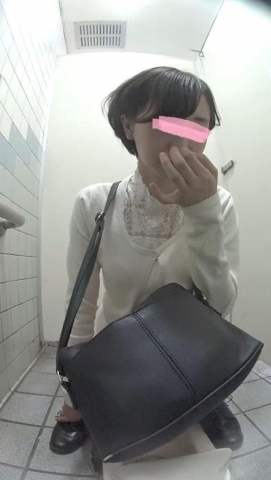 海のトイレを前から撮ってみたら２２大人のお姉さんを前から・・・