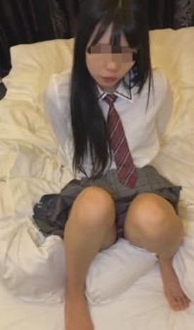 【生ハメ個人撮影】まだ若いから何もわからない。そんな桃色に色づいた膣に生の肉棒を容赦なく挿入