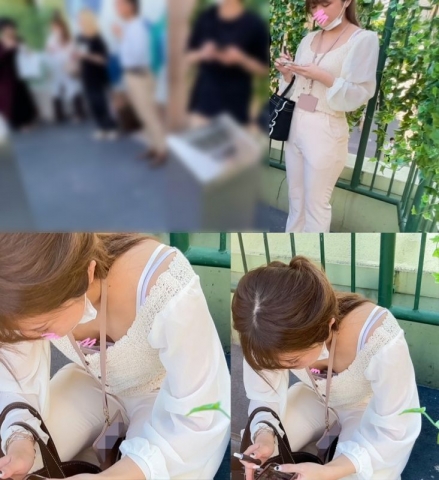 【タバコ中のOLさん胸チラ⑮】2名分2Fの美人受付嬢の色白なエロパイが丸見え！！