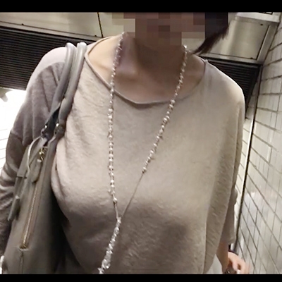 肥大化乳房な着衣巨乳様がまさかの行動に！