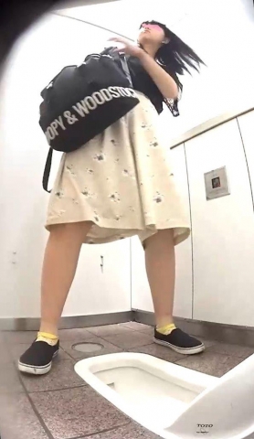 地下鉄御〇筋のトイレ27シュワァーーって感じの剛毛美人